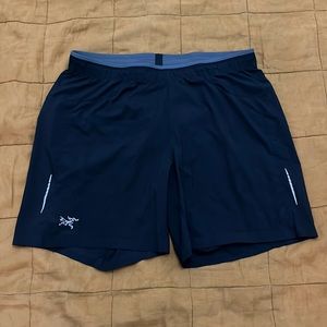 Arc’teryx Mens Running shorts size Medium. Black.